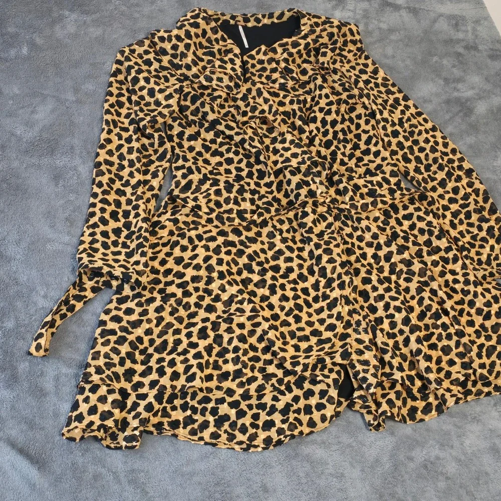Free People Leopard Print Long Sleeve Mini Wrap‎ Dress Ruffle Hem V-Neck Burnout